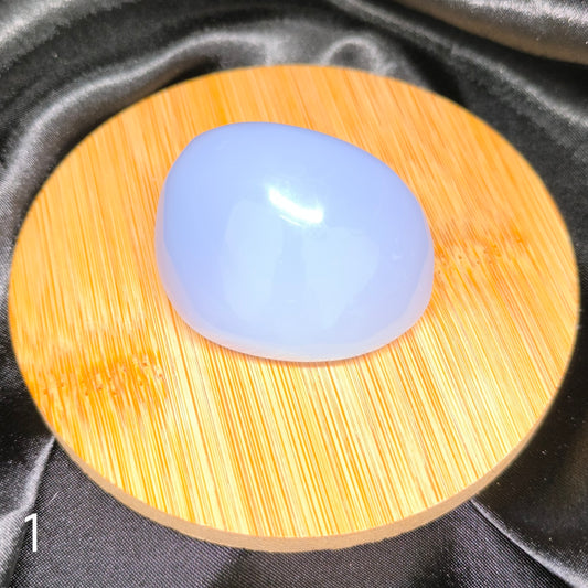 Forme libre en Calcédoine bleue - Cristaux Magiques