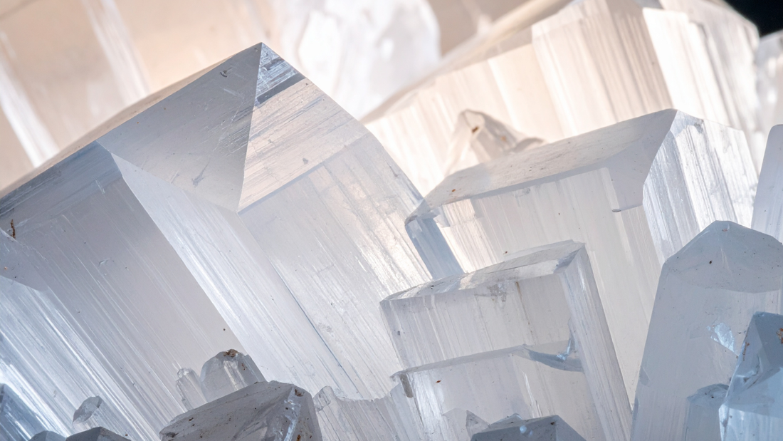 La Sélénite : la pierre de purification et de lumière intérieure