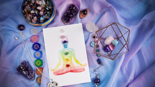 Pierres pour les chakras bloqués : lesquelles choisir et comment les utiliser - Cristaux Magiques