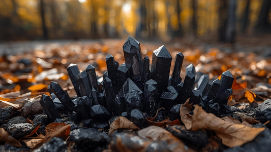 Les pierres sombres et mystérieuses pour l’automne : ancrage, protection et introspection - Cristaux Magiques